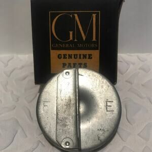 Vintage GM 1953-1957 New old stock gas cap. # 3736549. Vintage piece.